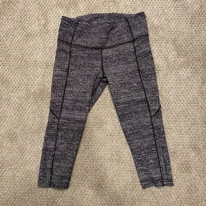 Lululemon size 10 crop with pockets! 18” inseam.